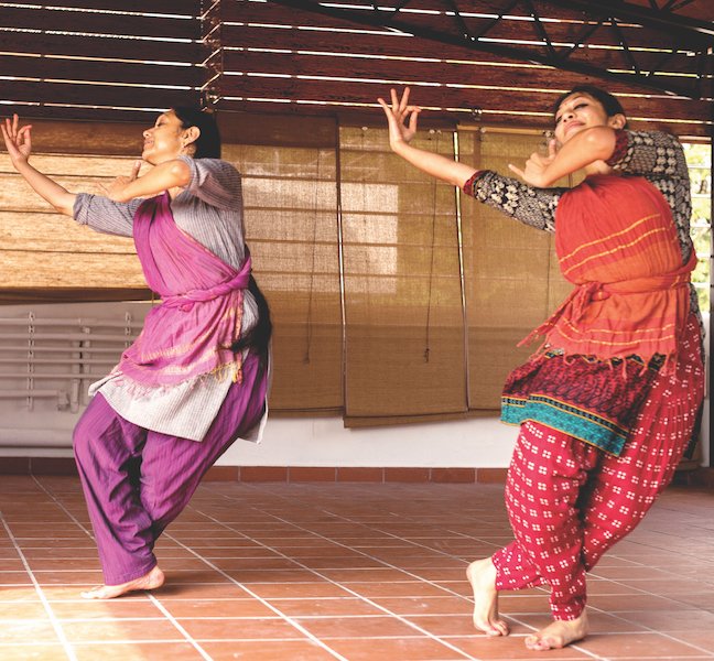 Rama and Dakshina dancing together; photo by Simon Richardson